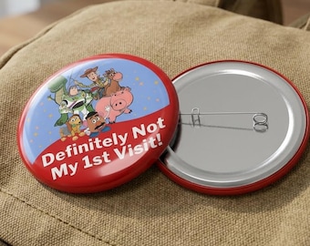 Toy Story Not My First Visit Button, lustige Disney Reise Pin, Freizeitpark Urlaubsabzeichen, Park Day Rucksack Pin, Geschenk für Mehrfach-Besucher