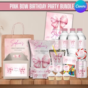 Op de afbeelding: Een roze strik thema verjaardagsfeestpakket met diverse items. Inclusief een cadeauzak, uitnodiging, snackzak, waterflessen en snoep. De tekst "Sophia's First Birthday" is zichtbaar op meerdere items.
