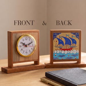 Reloj de mesa personalizado grabado, con parte trasera de cerámica dorada con diseño de galeón marítimo, regalo moderno para escritorio ejecutivo, reloj de madera de doble cara.