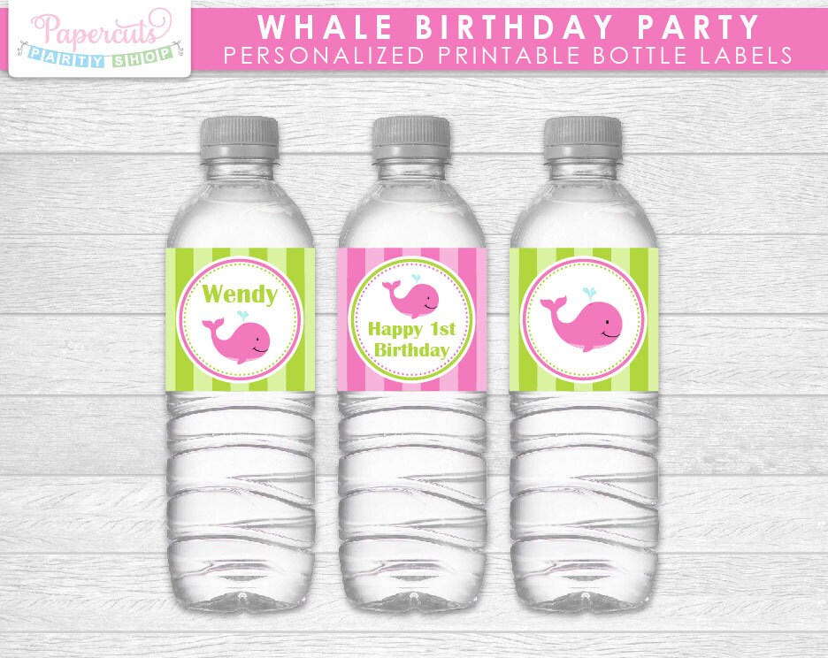 クジラテーマの誕生日パーティー用ウォーターボトルラベル | ピンクとグリーン | パーソナライズ | 印刷可能な DIY デジタルファイル