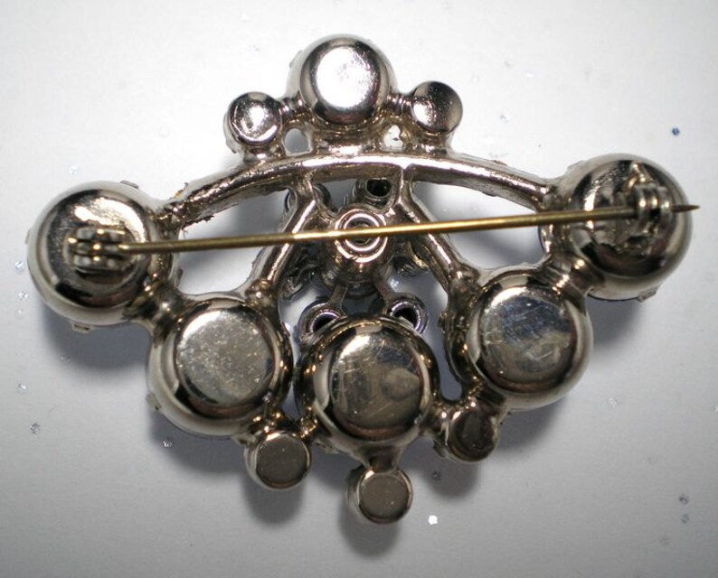 15398 20/% DISCOUNT D/&E aka Juliana Blue Brooch with Florette Overset Item No