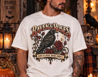 Camiseta gótica de cuervo, camiseta vintage de estilo academia oscura con cuervo, camiseta botánica ocultista, estampado de rosa de bruja, regalo para amantes de las aves.