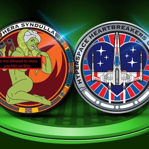 Könnte beinhalten: Zwei kreisförmige Designs auf grünem Hintergrund. Eines zeigt Hera Syndulla, das andere einen X-Wing-Jäger. Texte auf den Designs sind "HERA SYNDULLA" und "HYPERSPACE HEARTBREAKERS COLLECTION". Eine rote Box besagt "I'm not allowed to show you this on Etsy".