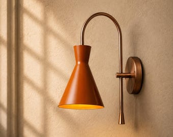 Handgefertigte Messing Bogen Wandleuchte - Mid Century moderne minimalistische Nachttischleuchte