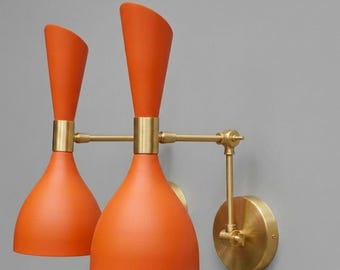 Moderne Messing Wandleuchte: Verstellbare Arme, Mid-Century Minimalistisches Design
