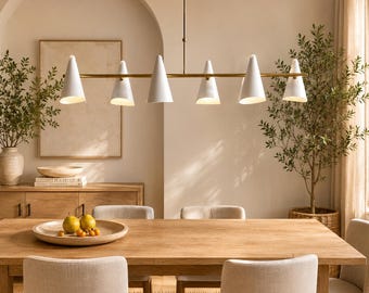Linjär ljuskrona i mässing med vita koniska skärmar - Matlampa i modern stil från mitten av århundradet