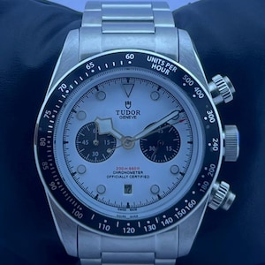 Orologio da polso vintage da uomo Tudor Black Bay automatico cronometro con quadrante bianco e datario, perfettamente funzionante.