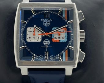 Vintage, gerenoveerd herenhorloge van TAG Heuer Monaco Gulf, chronograaf, quartz uurwerk, datumweergave, blauwe wijzerplaat, in werkende staat.