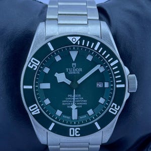 Orologio da polso vintage da uomo Tudor Pelagos automatico con quadrante verde, datario e lunetta girevole, perfettamente funzionante.