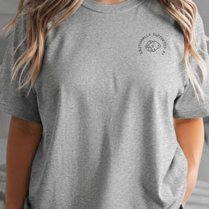 Supportato emotivamente da Cheese Shirt, EU Versand, Lustiges Käse T-shirt, Food Lover Geschenk, Foodie Shirt, Käse Liebhaber Geschenk