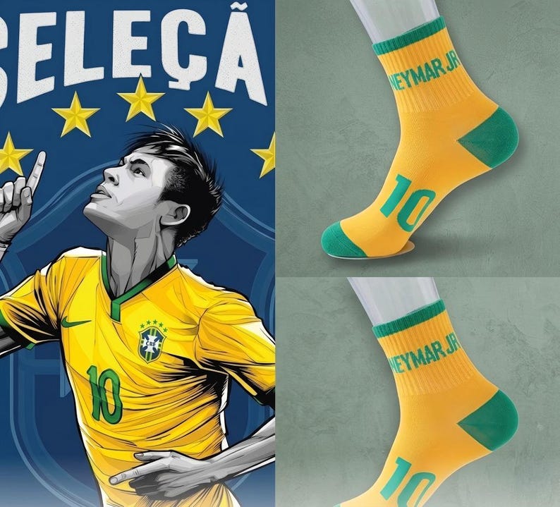 Peut inclure: Chaussettes de football jaunes et vertes avec le texte "NEYMAR JR" et le num&eacute;ro "10". Les chaussettes sont pr&eacute;sent&eacute;es sur une jambe de mannequin. L'image pr&eacute;sente &eacute;galement un graphisme d'un joueur de football en maillot jaune avec le mot "SELECA".