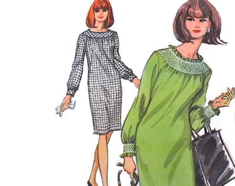 Retro Vintage Sewing Pattern 1960s McCall's 8084 Baby Doll Dress Pullover Smock Collar Size 10 Bust 30