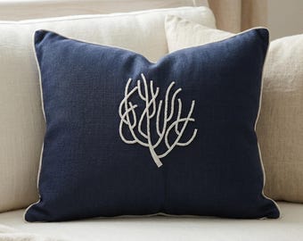 Cuscino in lino, cuscino decorativo in lino blu navy, ricamo corallo argento, arredamento per casa al mare