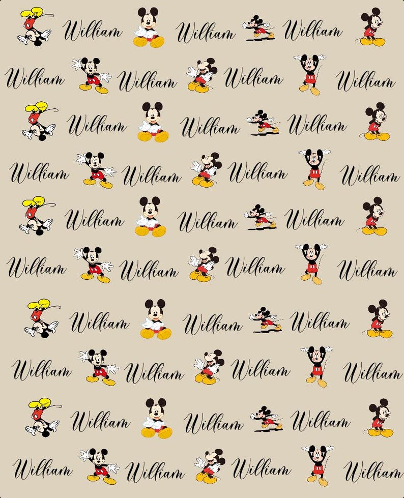 Puede incluir: Fondo beige con un patr&oacute;n repetido de Mickey Mouse en varias poses. El nombre "William" est&aacute; escrito en cursiva entre cada ilustraci&oacute;n de Mickey Mouse. Mickey lleva pantalones cortos rojos, zapatos amarillos y guantes blancos.