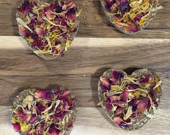 Bloom Petal Hearts Hay-Based Treats for Small Animals | Small Pet Treats | All Natural and Organic | Healthy Small Pet Treats