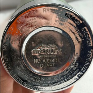 Termo vintage Aladdin Stanley A-944DH verde martillado, botella de vacío de 1 cuarto de galón. imagen 4