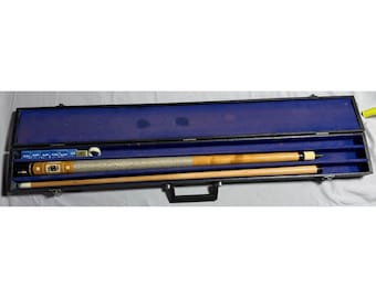 Vintage Gambling Playing Cards Dice 19oz Pool Cue 2-Piece with Hard Case & Chalk
