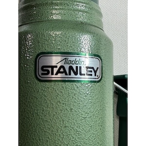 Termo vintage Aladdin Stanley A-944DH verde martillado, botella de vacío de 1 cuarto de galón. imagen 2