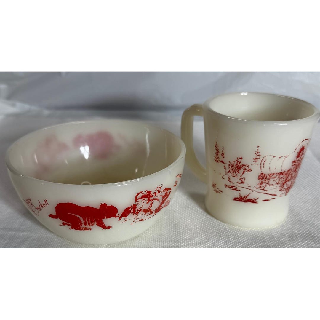 228 美品！Davy Crockett Bowl 2p Vintage Fire-king Milk Glass Davy Crockett Bowl and Mug Set Red
