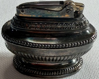 Encendedor de mesa vintage Ronson Queen Anne, plateado, de mediados de siglo. Artículos para fumadores.