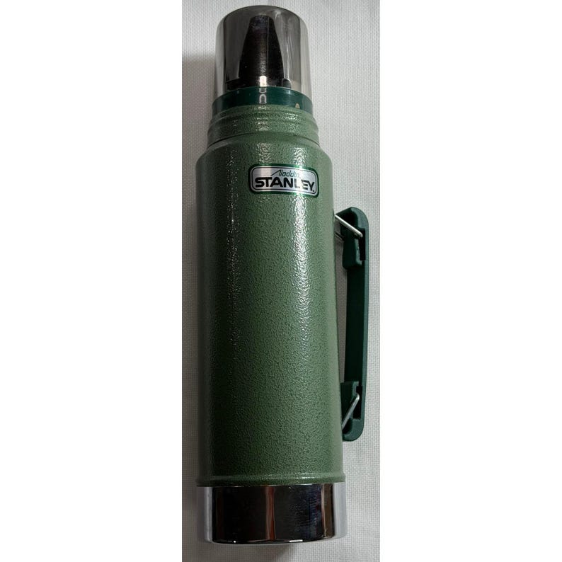 Termo vintage Aladdin Stanley A-944DH verde martillado, botella de vacío de 1 cuarto de galón. imagen 1