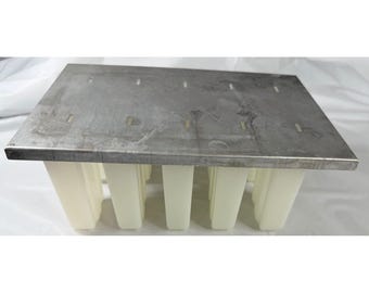 Molde comercial de acero inoxidable para paletas heladas con 10 ranuras, tapa e insertos de plástico.