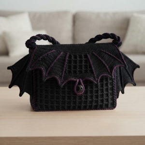 Haakpatroon voor een handtas met vleermuisvleugels, gotisch haakpatroon voor een tas, Halloween-tasje (PDF), tasje met wafelsteek (PDF), patroon voor een vleermuistasje