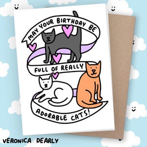 Tarjeta de cumpleaños divertida con un gato. Gatitos realmente adorables. Amante de los gatos. Ilustración linda. Mensaje personalizado. Verónica Dearly. Arte en blanco dibujado.