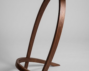 Massief notenhouten sculpturale bijzettafel, modern minimalistisch accentmeubilair