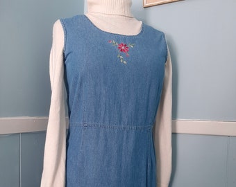 Vintage blue jean jumper dress, faded cotton denim maxi dress with embroidered flowers, full length size 12