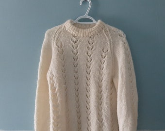 Vintage fuzzy knit sweater / Ivory, creamy beige handknit sweater with pointelle cableknit pattern / Size Small to Large