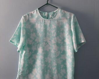 Vintage minty green & white floral print boxy fit blouse, watercolour oversized box top / oversized small to medium