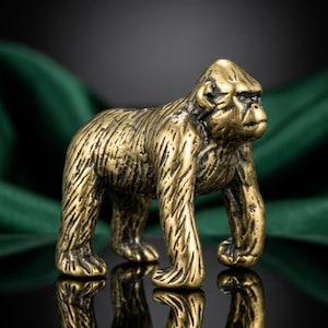 Massiv mässingsgorilla miniatyrfigur lyxigt skrivbordstillbehör djurskulptur samlarobjekt primatstaty kontorsdekor pappersvikt present