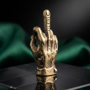 Figura de latón macizo con el dedo corazón, accesorio de escritorio único, decoración de oficina humorística, adorno de gesto de mano de estilo retro, pisapapeles