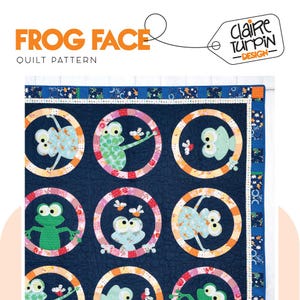 Puede incluir: Un patrón de colcha con un diseño de cara de rana. La colcha está hecha de una serie de círculos con diferentes telas. Las caras de rana están rodeadas por anillos de diferentes colores. La colcha se titula "Frog Face Quilt Pattern" y está diseñada por Claire Turpin.