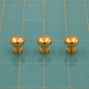 Tiradores de latón macizo con forma de hongo, estilo tradicional, fabricados en latón macizo.