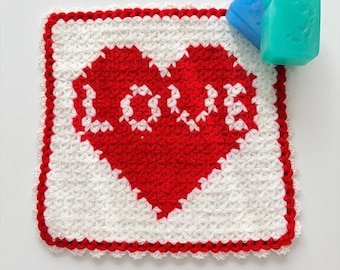 Esponja de baño turca exfoliante hecha a mano con forma de corazón de ganchillo – Roja y blanca con la inscripción "LOVE"
