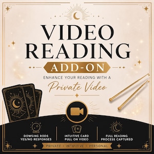 Può includere: Una pubblicità per un componente aggiuntivo di lettura video. L'immagine presenta le parole "VIDEO READING ADD-ON" in testo grande e in grassetto. Include immagini di carte dei tarocchi, bacchette da rabdomante e un'icona della videocamera. Il testo menziona anche "Private Video".