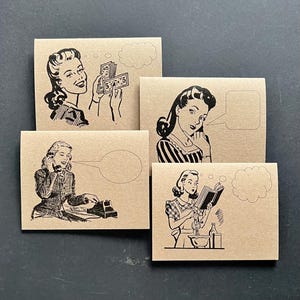 Bonjour MESDAMES. Ensemble de cartes de correspondance pliées A2 (4,25 x 5,5) à thème rétro, cartes d'employé de bureau ménagères modernes du milieu du siècle, papeterie postale amusante