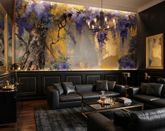 Könnte beinhalten: Ein luxuriöses Wohnzimmer mit einem großen Wandbild eines Baumes und Glyzinien in Lila-, Gold- und Grüntönen. Schwarze Ledersofas, ein Glastisch und ein Kronleuchter vervollständigen die elegante Einrichtung.