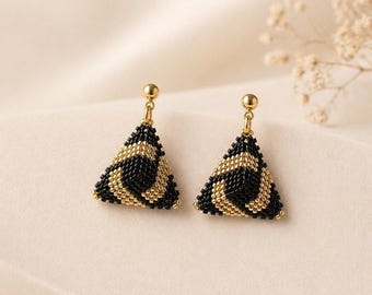 Amulet-style 3D design earrings