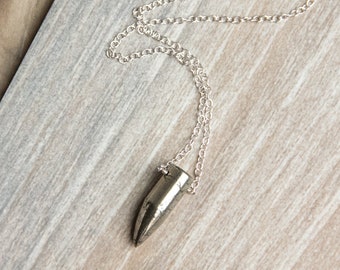Halsband med pyritbetehänge, sterlingsilverpläterad kedja