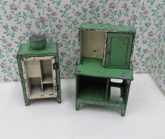 old metal dollhouse