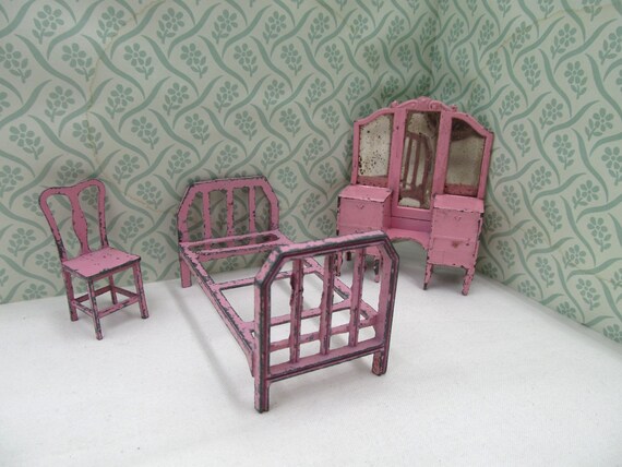 Vintage 1920s Tootsie Toys Pink Bedroom Dollhouse Tootsie Toy Bedroom Furniture Miniature Dollhouse Bedroom Dollhouse Collectors 423