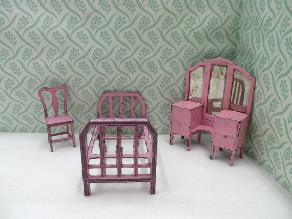 Vintage 1920s Tootsie Toys Pink Bedroom Dollhouse Tootsie Toy Bedroom Furniture Miniature Dollhouse Bedroom Dollhouse Collectors 423