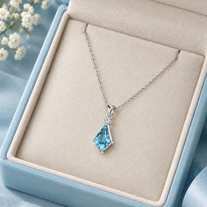 Delicato ciondolo solitario con acquamarina, collana personalizzata con pietra portafortuna in argento 925, collana a forma di aquilone, gioiello minimalista, regalo di Natale per lei.