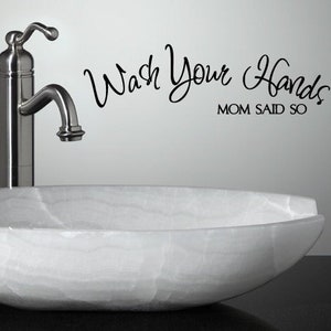 Badezimmer Schild Wandaufkleber - Wash Your Hands Mom Said So - Vinyl Wandtattoal - Wanddeko - Wanddeko - Vinyl Wandsticker - 14x4