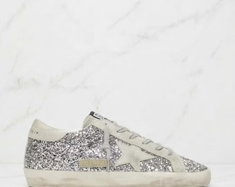 Zapatillas Golden Goose Superstar: Zapatillas deportivas vintage desgastadas de estilo streetwear de lujo con purpurina plateada