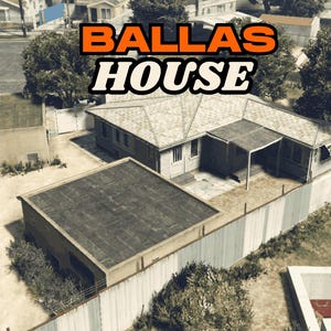 Peut inclure: Vue aérienne d'une maison avec le texte "BALLAS HOUSE" en orange et blanc. La maison est entourée d'une clôture blanche et d'autres bâtiments. Le toit est gris et la maison est beige.