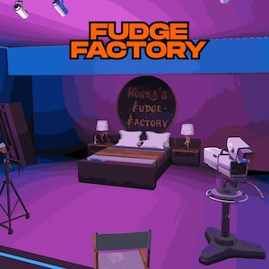 Può includere: Una scena d'interni stravagante con uno schema di colori viola e blu. Le parole "FUDGE FACTORY" sono visualizzate sopra un letto con un cartello che recita "Wonka's Fudge Factory". Una telecamera e altri oggetti di scena sono nella stanza.